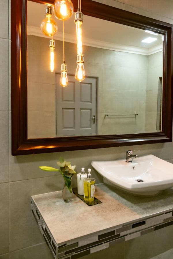 Spacube Luxury Suites And Spa Pretoria-Noord Esterno foto